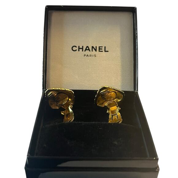 Chanel Quilted "Matelassé" 24k Gold Plated Clip-On Earrings Original Box - Picture 11 of 12